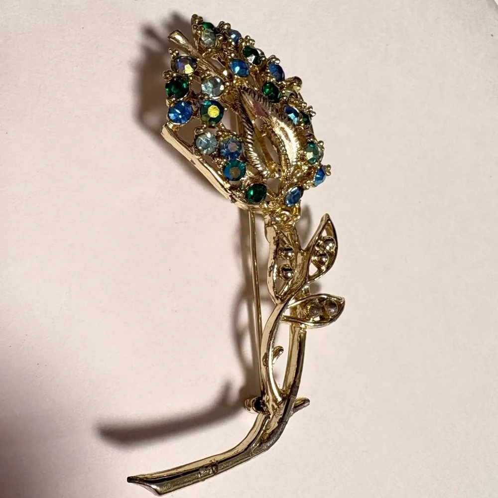 Elegant Gold tone and Blue enabled vintage aurora borealis Brooch